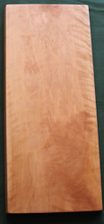 Vacker björkskärbräda med vinklade sidor  53x23 cm