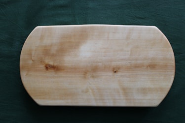 2 stycken björkskärbräda med naturliga kanter ca 40x22 cm