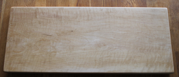 Klassisk massiv skärbräda av flambjörk 66x27,5 cm
