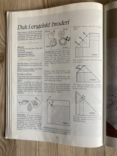 En gyllene bok om handarbete.