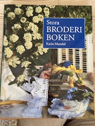 Stora Broderiboken , Karin Mundal