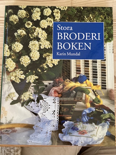 Stora Broderiboken , Karin Mundal