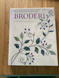 Bonniers stora bok om broderi.