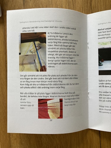 Instruktionshäfte bandvävning på bandgrind.