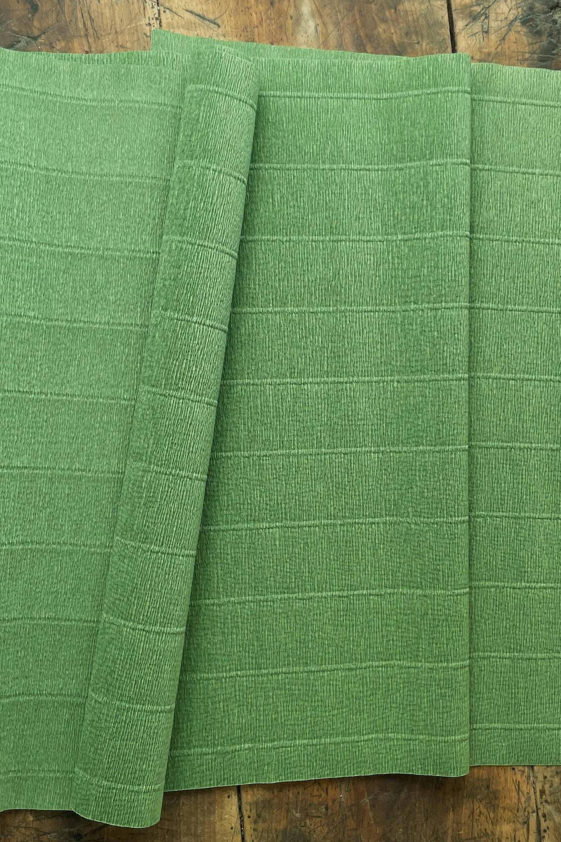 Kräppapper 180 g i nyansen grön (565) från Ljuva Drömmar.