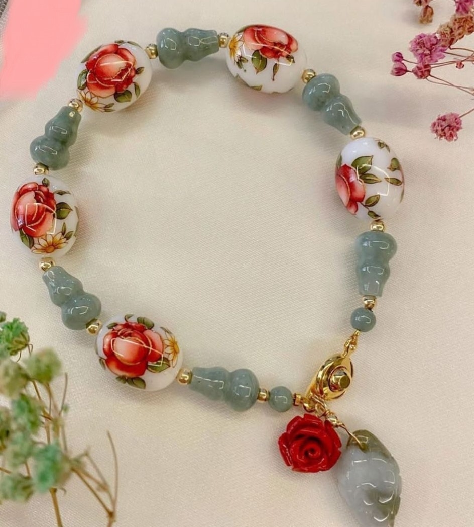 Jade Wu Lou with Kimono Flower Accent Charms