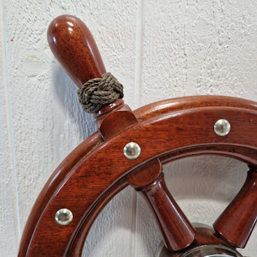 Båtratt i teak med knopar