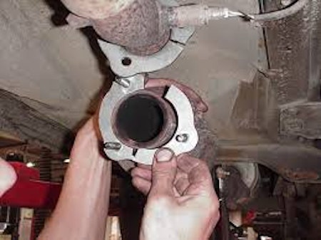 Avgasfläns 58 mm med pressbultar Volvo 240, 740, 940