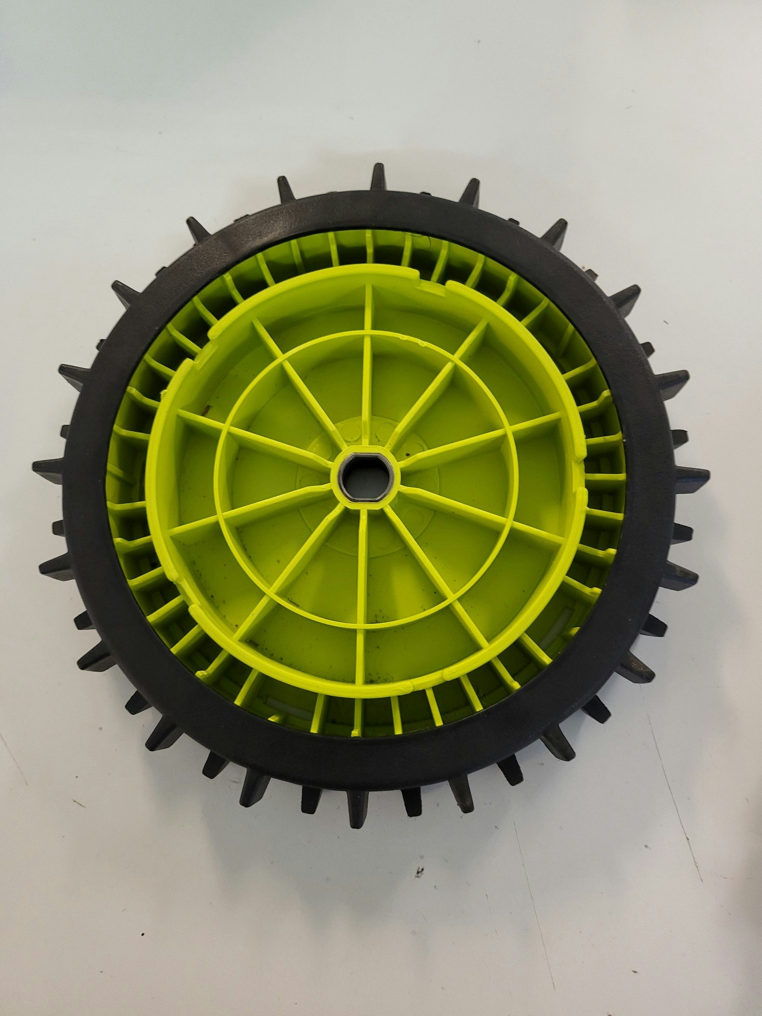 Ryobi Roboyagi Bakhjul