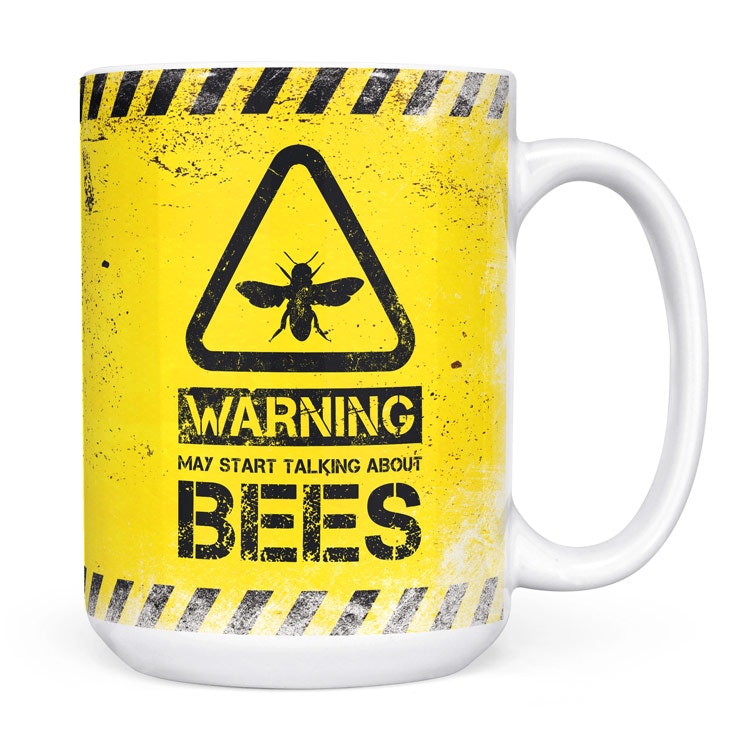 Mugg, "XL" vit – Warning May start talking about bees - Edmans Bigårdar –  Honung, bi-smycken, ljus, tvål och roliga bi-prylar
