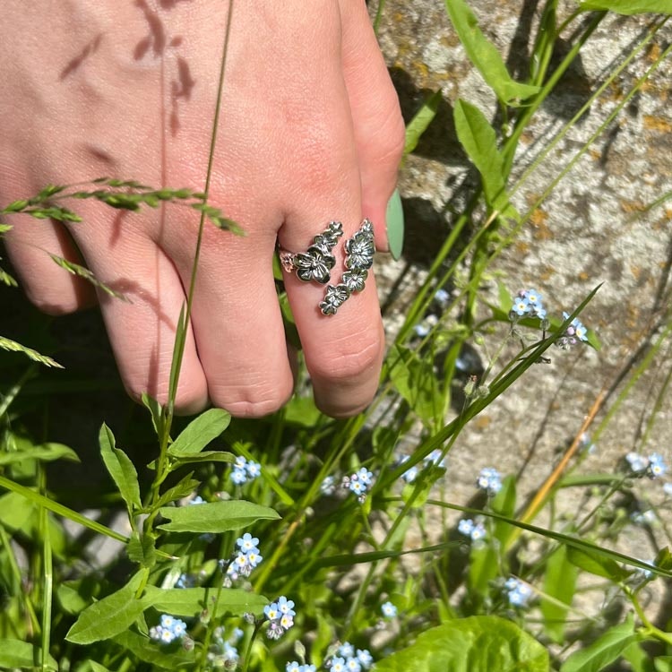 Ring – Körsbärsblomranka i silver