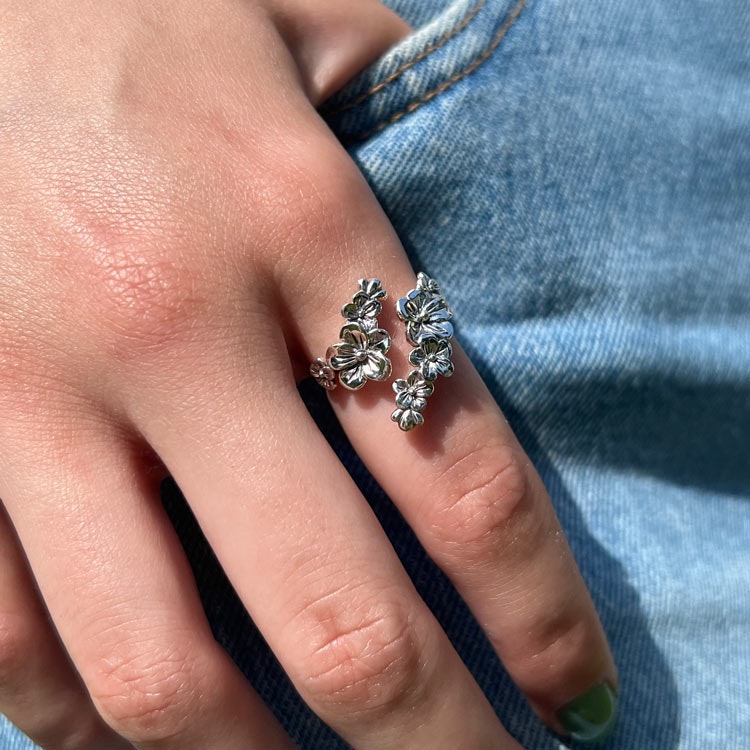 Ring – Körsbärsblomsranka i silver