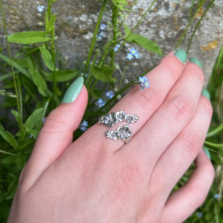 Ring – Körsbärsblomranka i silver