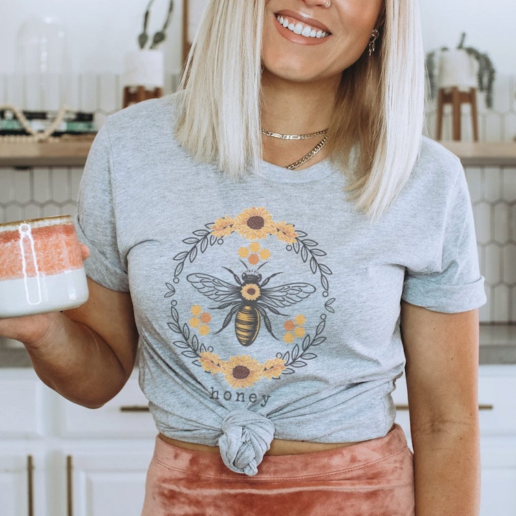 T-shirt – Honey Bee Circle