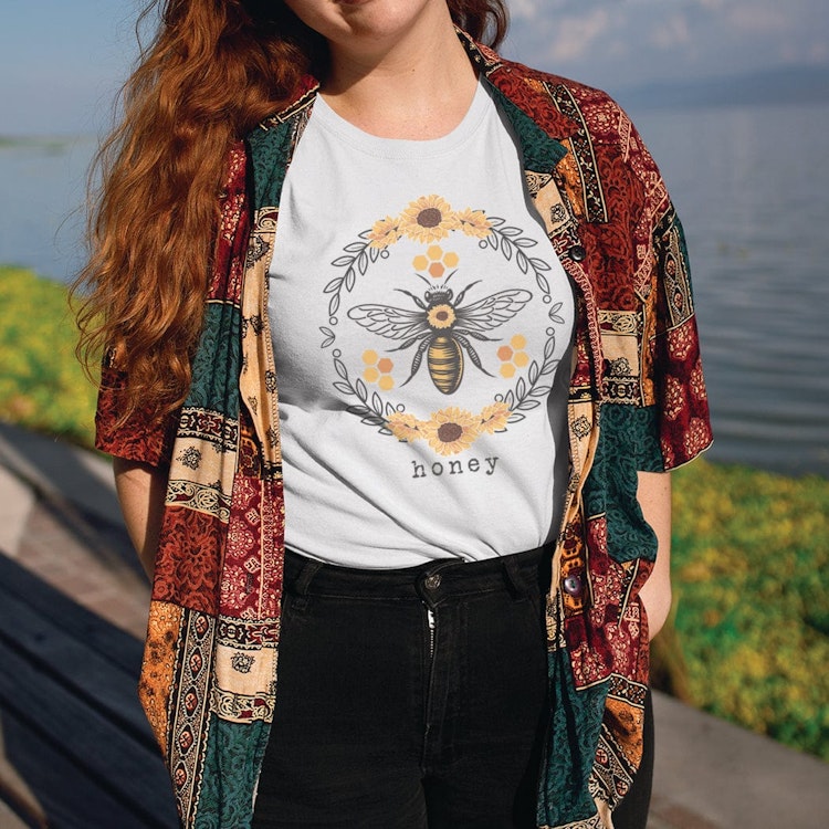 T-shirt – Honey Bee Circle