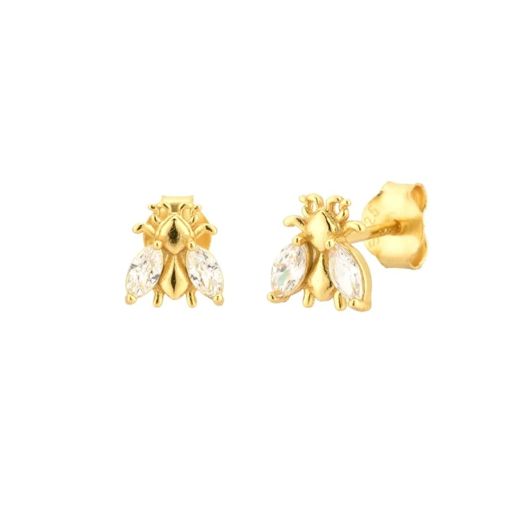 Bild på ett par guldpläterade silverörhängen med kubisk zirkonia. Örhängena föreställer bin.