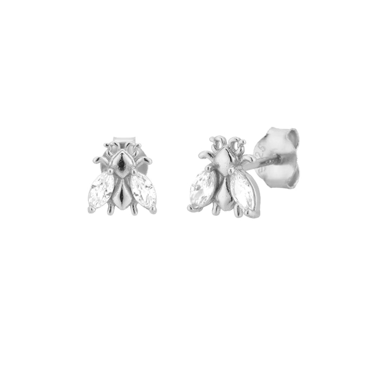 Bild på ett par silverörhängen i form av ett bi med kubisk zirkonia som vingar