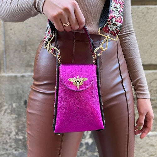Handväska – The Bee Bag, fuchsia metallic