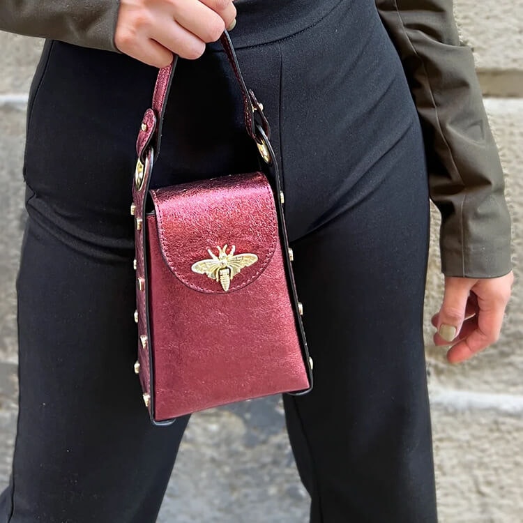 Handväska – The Bee Bag, vinröd metallic