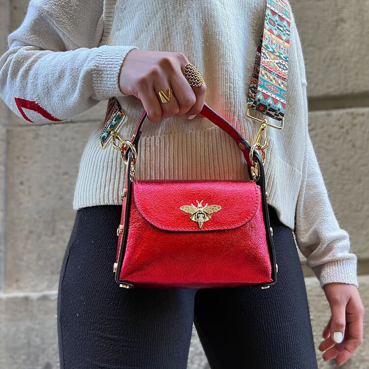 Handväska – L´abeille Bag, röd metallic