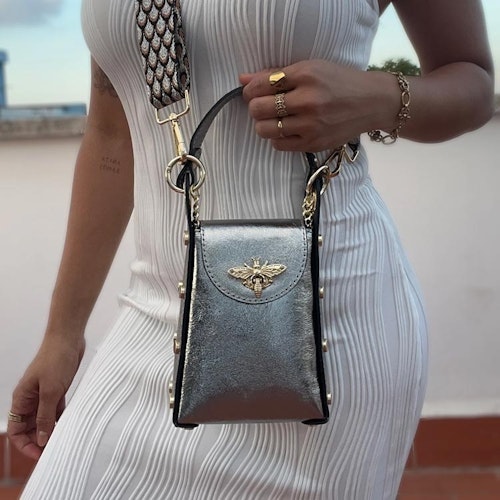 Handväska – The Bee Bag, silver metallic
