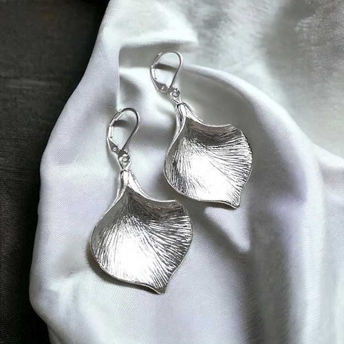 Örhängen – Kronblad, silver