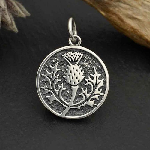 Hänge – Amulett med tistel i silver