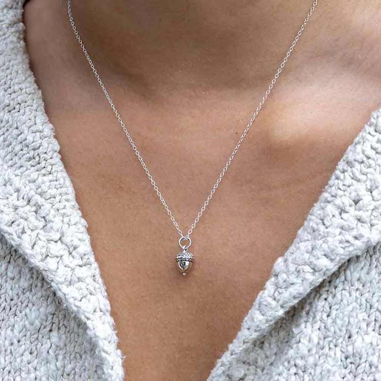 Halsband – Ekollon och kedja i silver