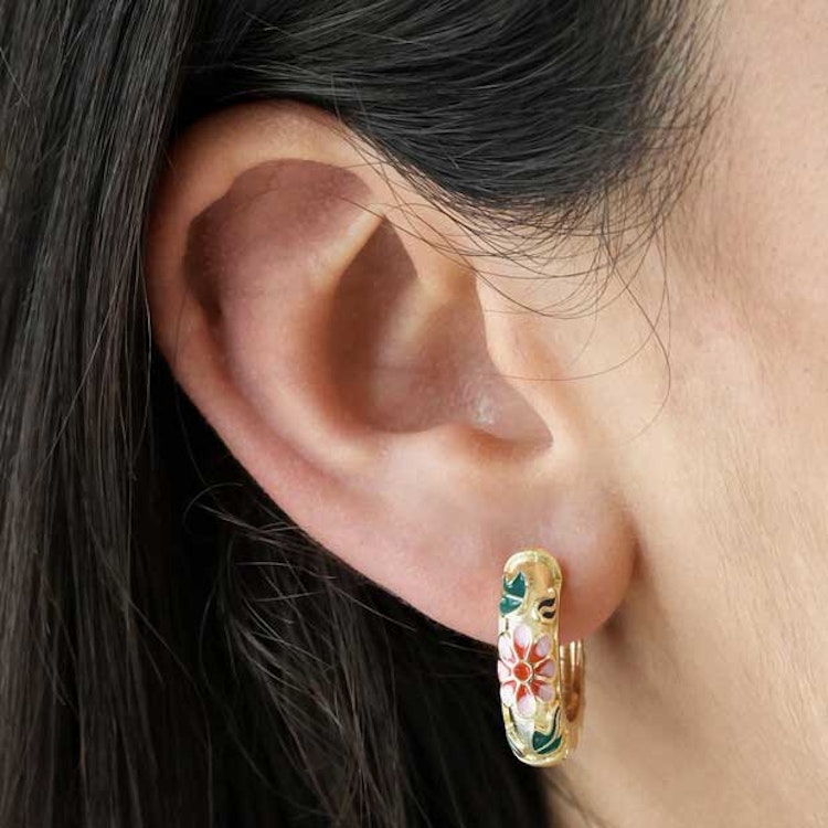 Örhängen – Cloisonné ring guld, rött, rosa & grönt
