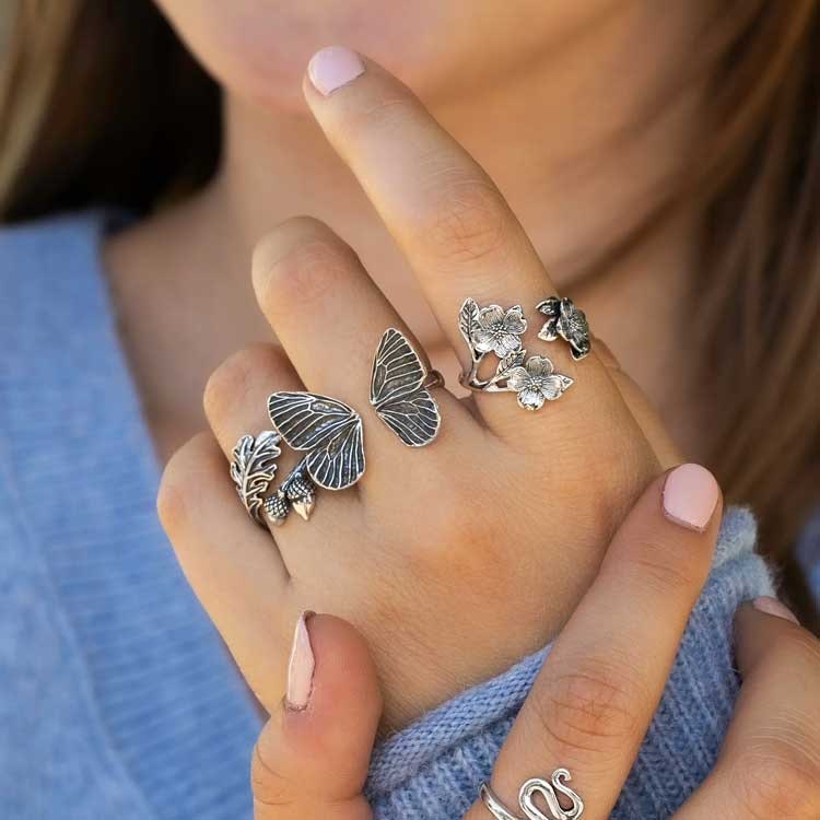 Ring –  Tre kornellblommor, silver