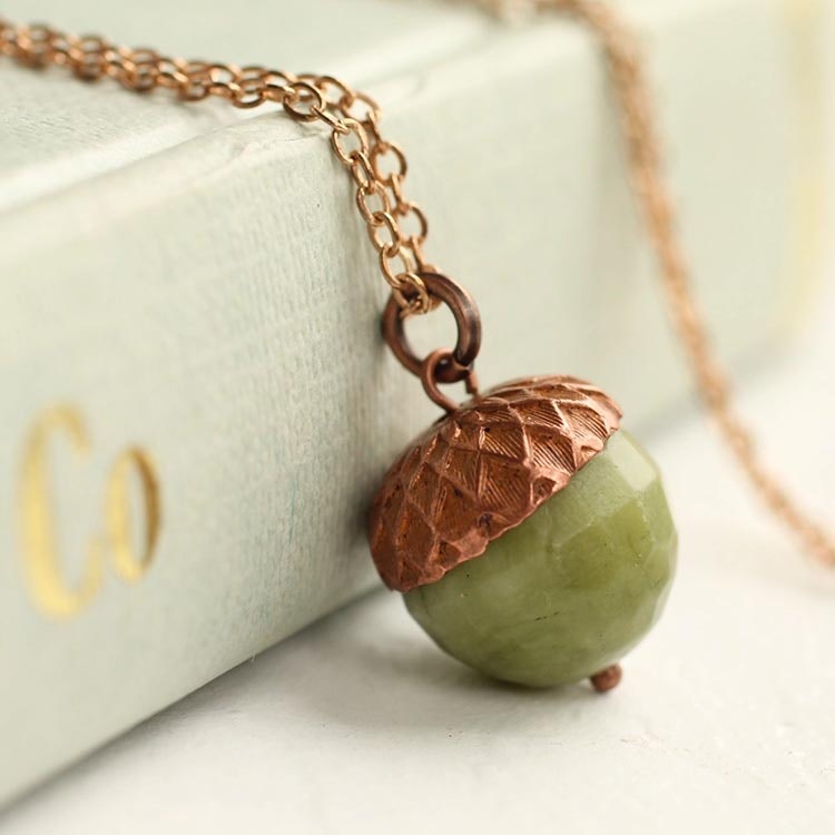 Halsband – Ekollon, jade olivgrön – fasetterad