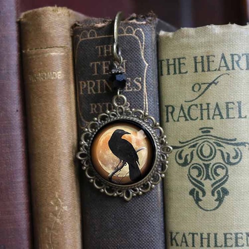 Bokmärke, book hook – Kråkfågel, orange måne