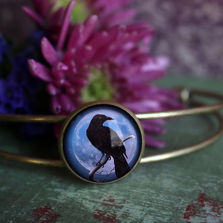 Manschettarmband – Kråkfågel, blå måne