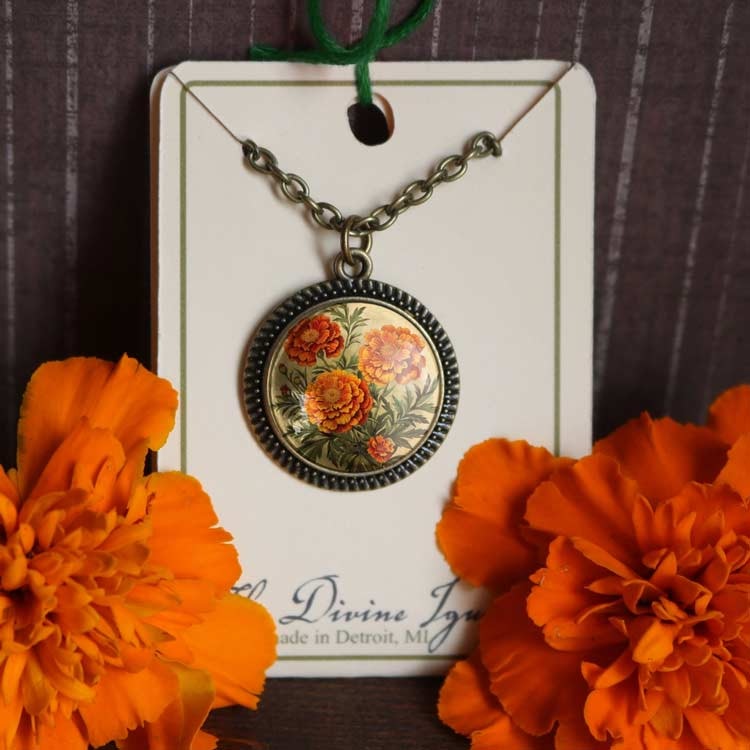 Halsband, stor berlock – Ringblomma