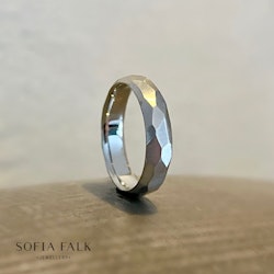 WEDDINGS BY Sofia Falk - Rundhamrad ring