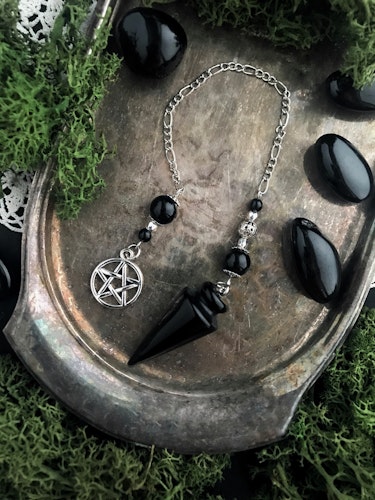 NYHET! Wicca obsidian pendel konformad