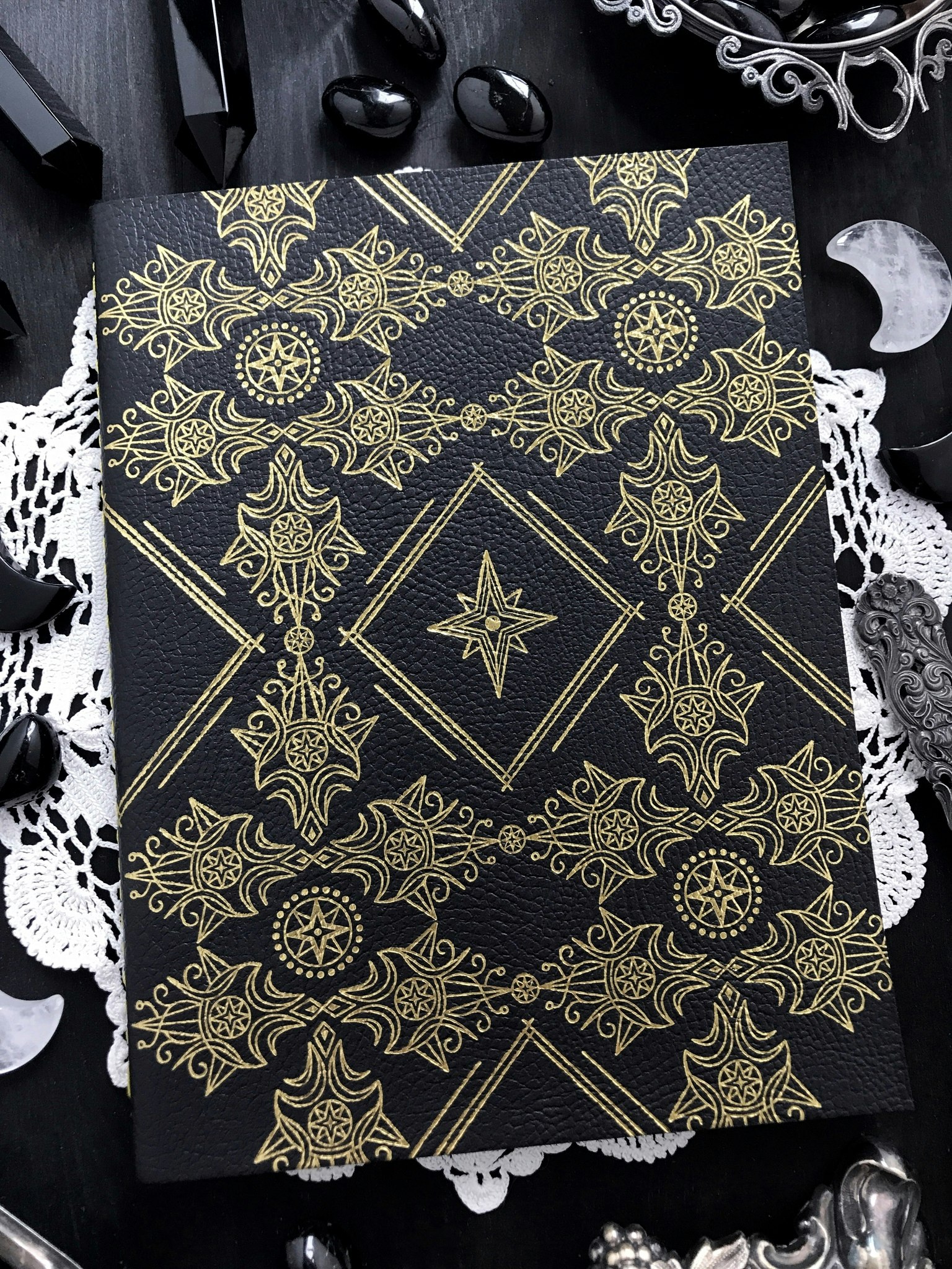 NYHET! Lyxig journal i svart och guld, linjerad