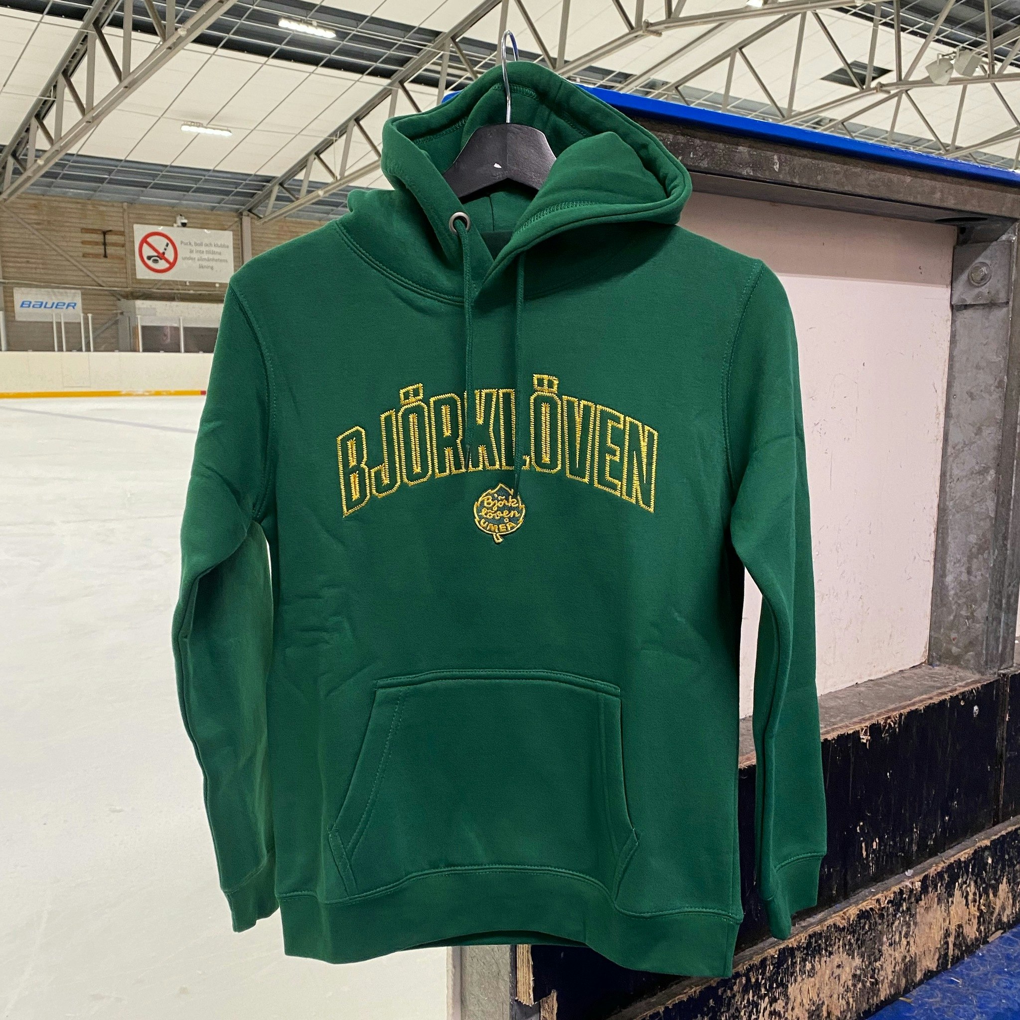 LÖVEN BRODERAD HOOD GRÖN JR