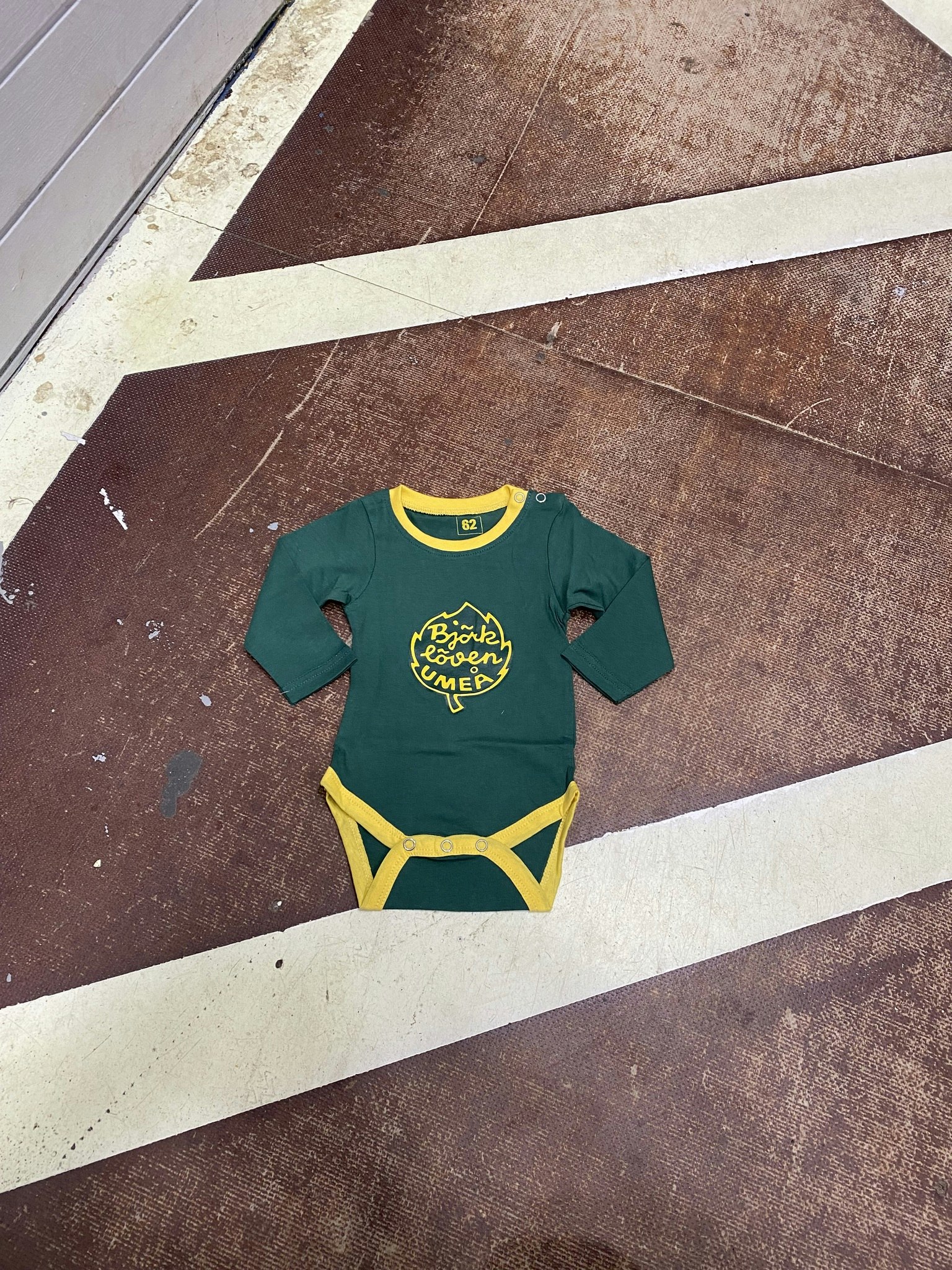 BABYBODY LOGGA GRÖN LÅNG ÄRM