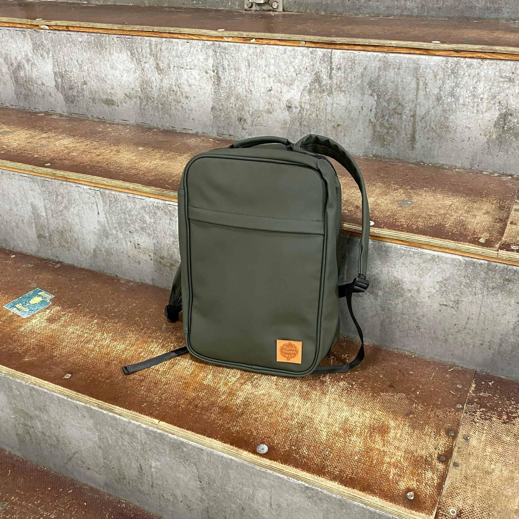 RYGGSÄCK PU GREEN