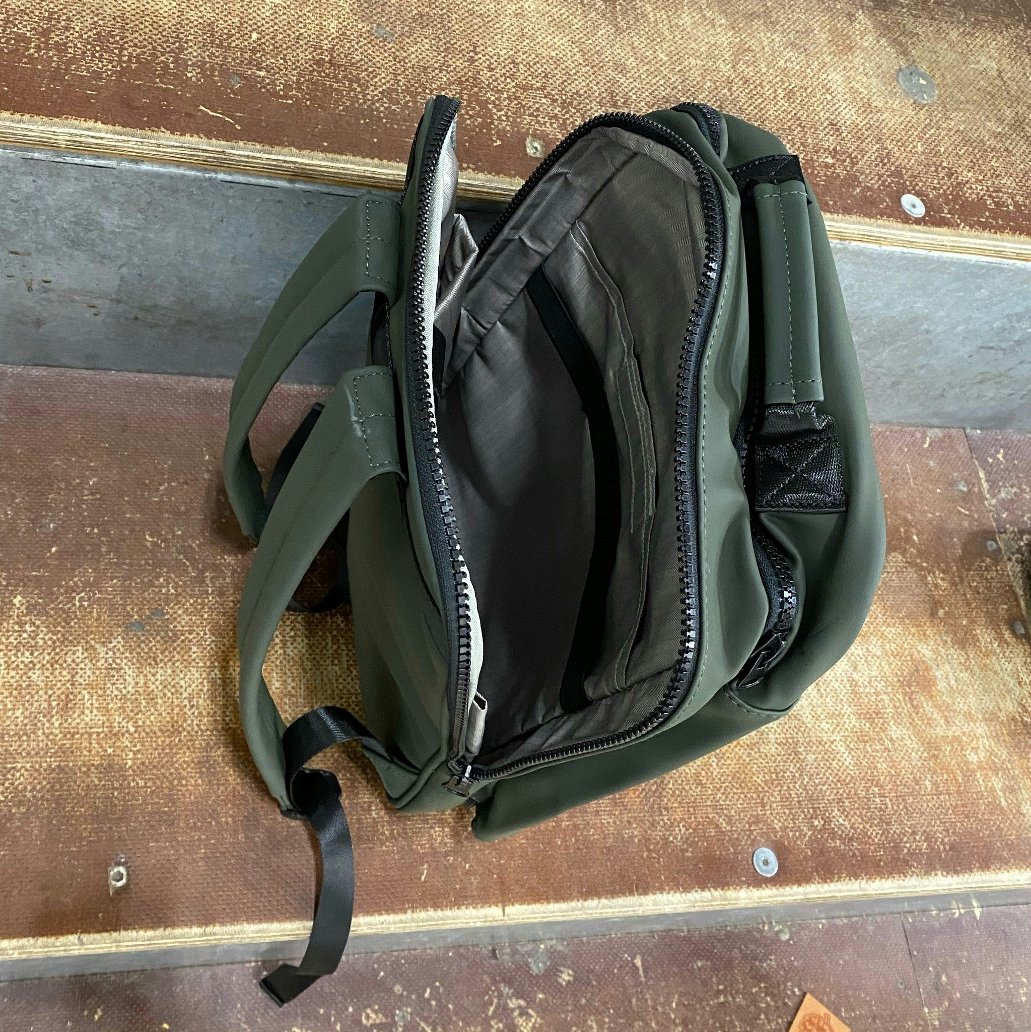 RYGGSÄCK PU GREEN