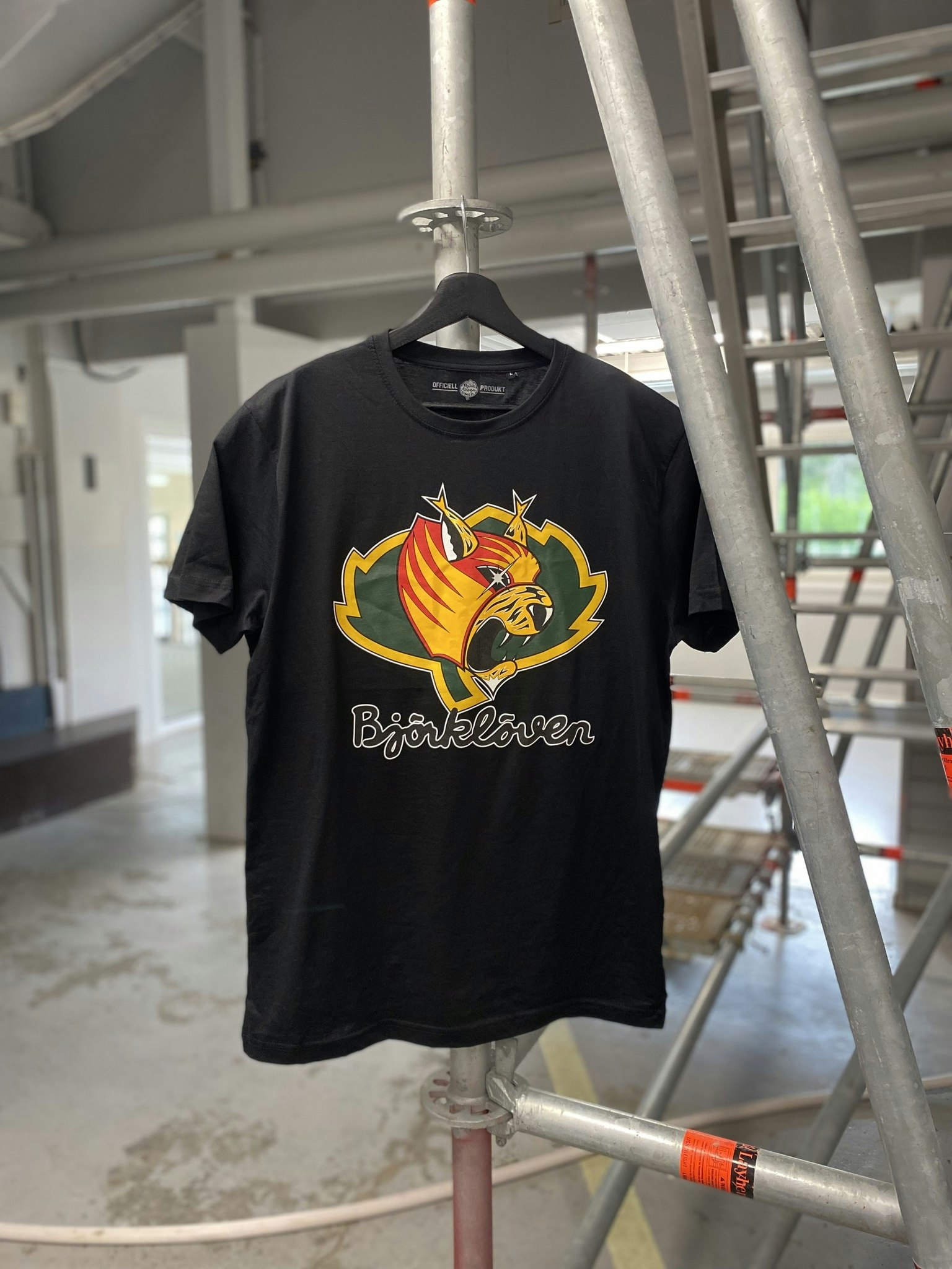 TEE LYNX SVART