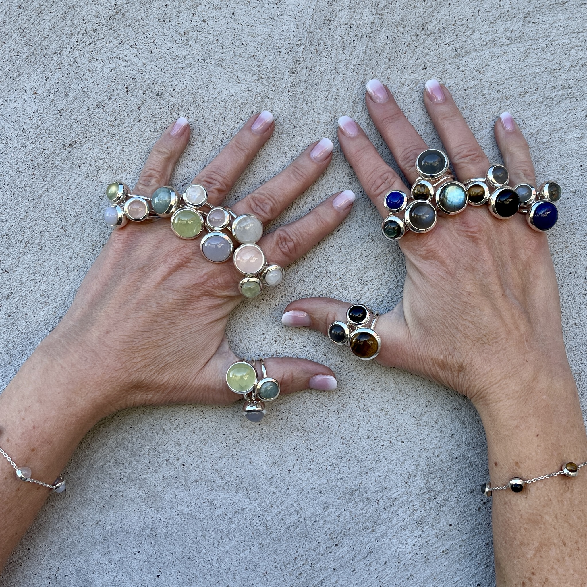 Silverringar med naturliga stenar och matchande silverarmband, mixa och matcha. Silver rings with natural stones and matching silver bracelet, mix and match.