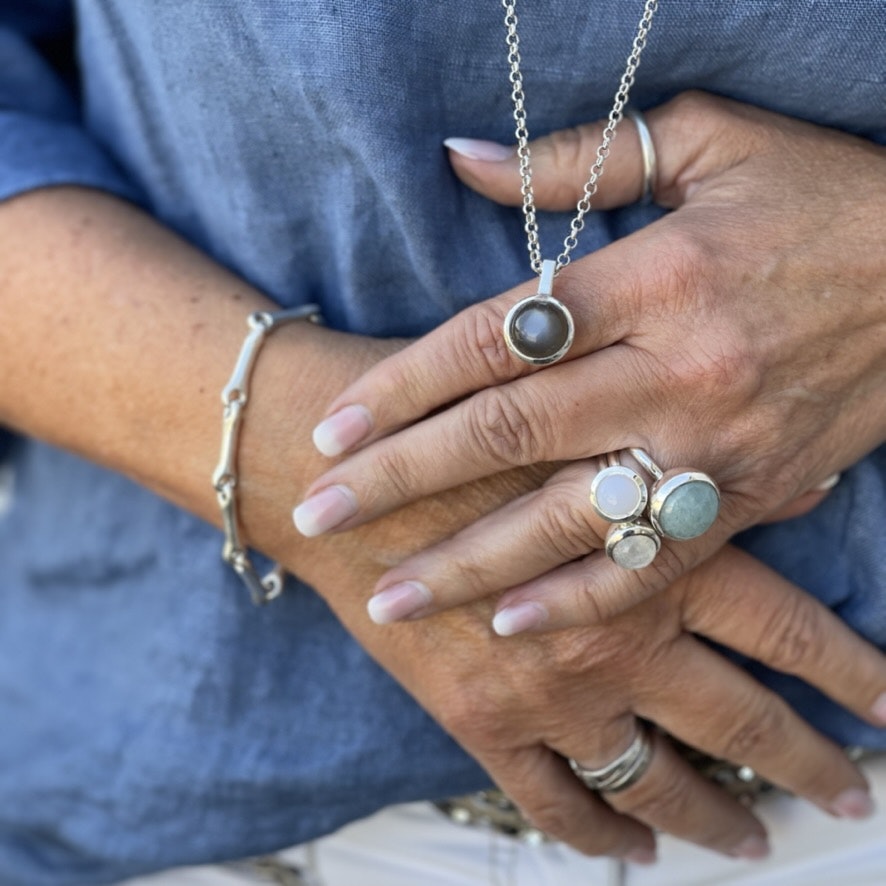 Ring HOLI Small Rainbow moonstone