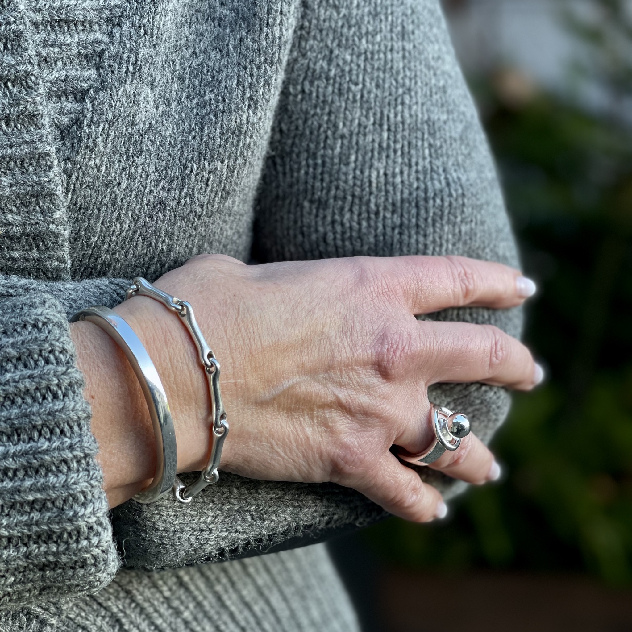 Vacker silverring med två unika och massiva silverarmband. Beautiful silver ring with two unique and solid silver bracelets