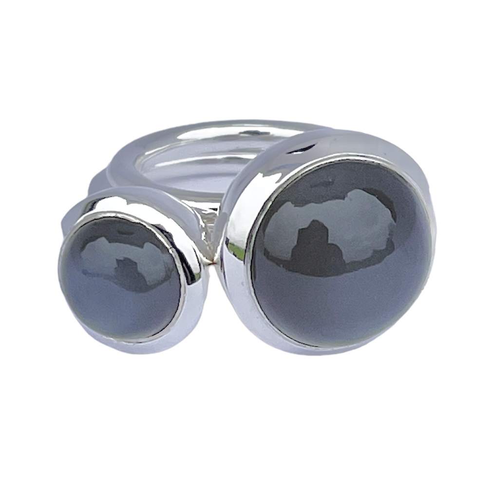 Silverringar med grå månsten. Silver rings with grey moonstone.