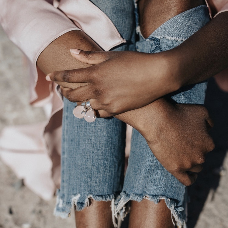 två stora silverringar med rosenkvarts. two big silver rings with rose quartz