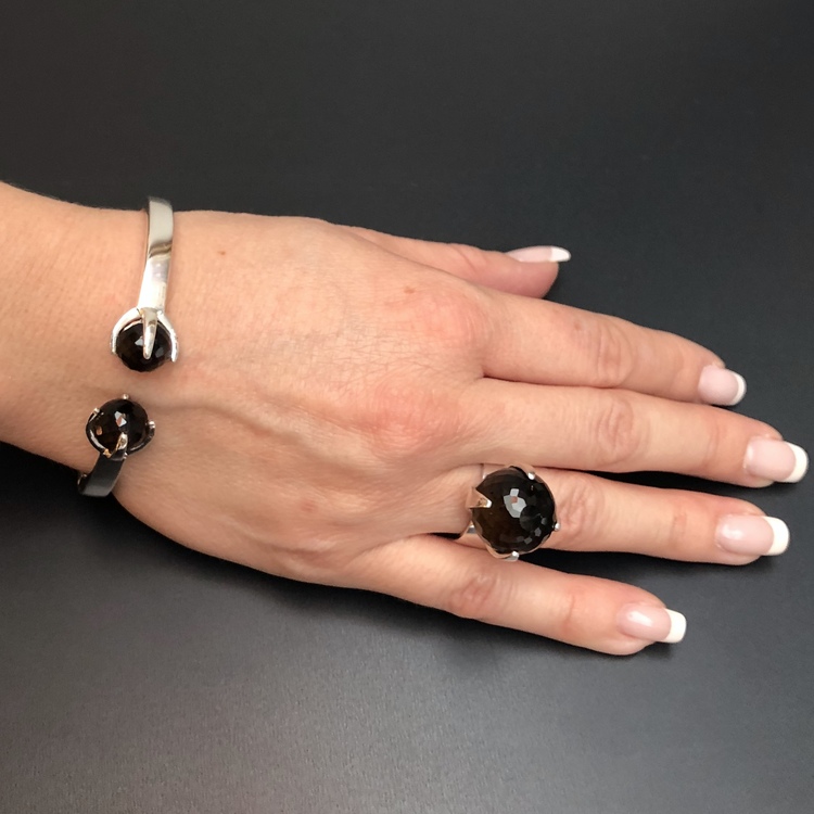 Matchande ring och armband i silver och rosenkvarts. Matching ring and bracelet in silver and rose quartz