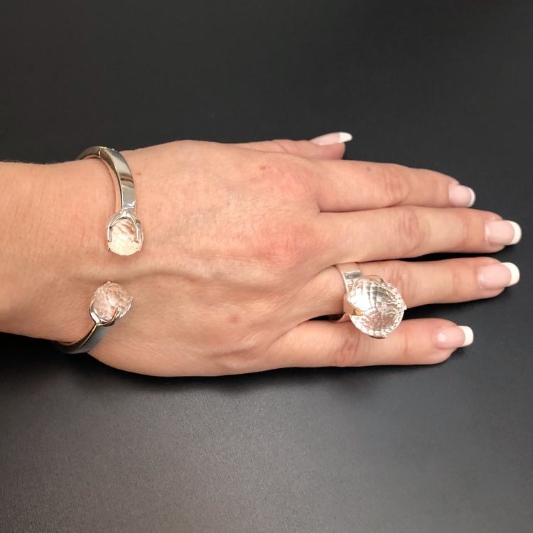 Matchande ring och armband i silver och kristallkvarts. Matching ring and bracelet in silver and crystal quartz