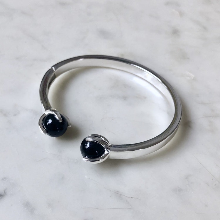 Bangle bracelet CLAW with Onyx